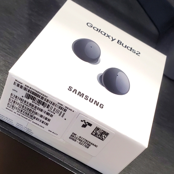 Brand new galaxy buds 2 black - Picture 2 of 2